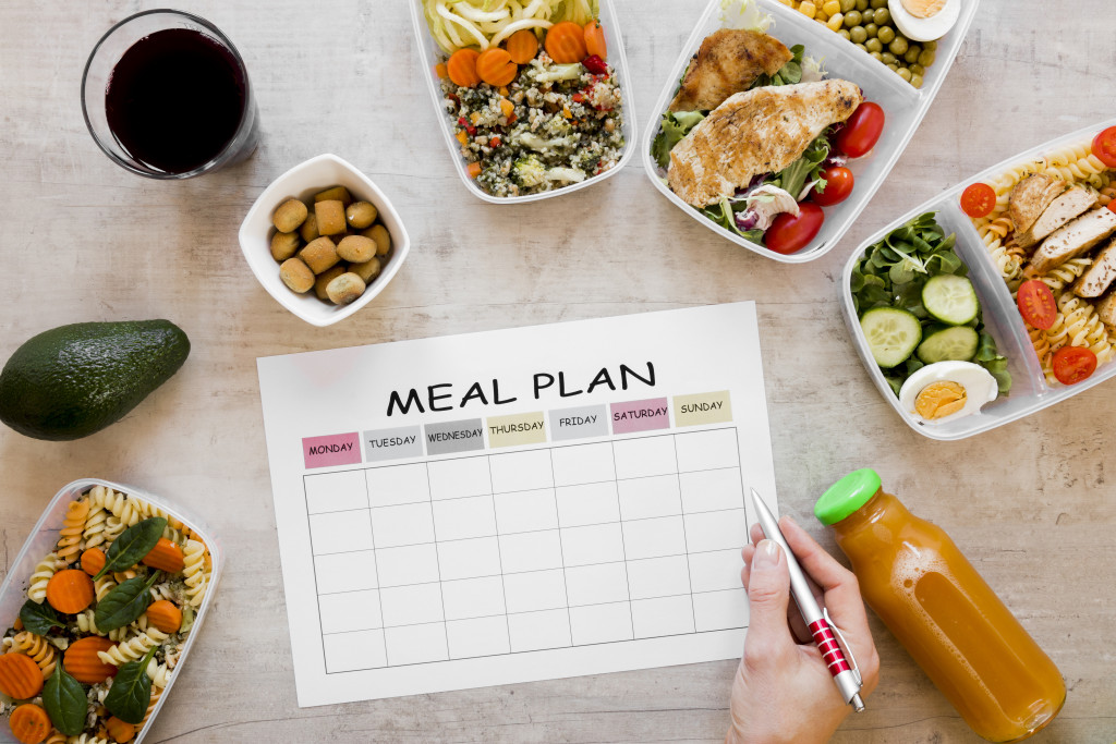 1. 7-Day Low Carb Meal Plan for Beginners 43 close up hand with meal plan