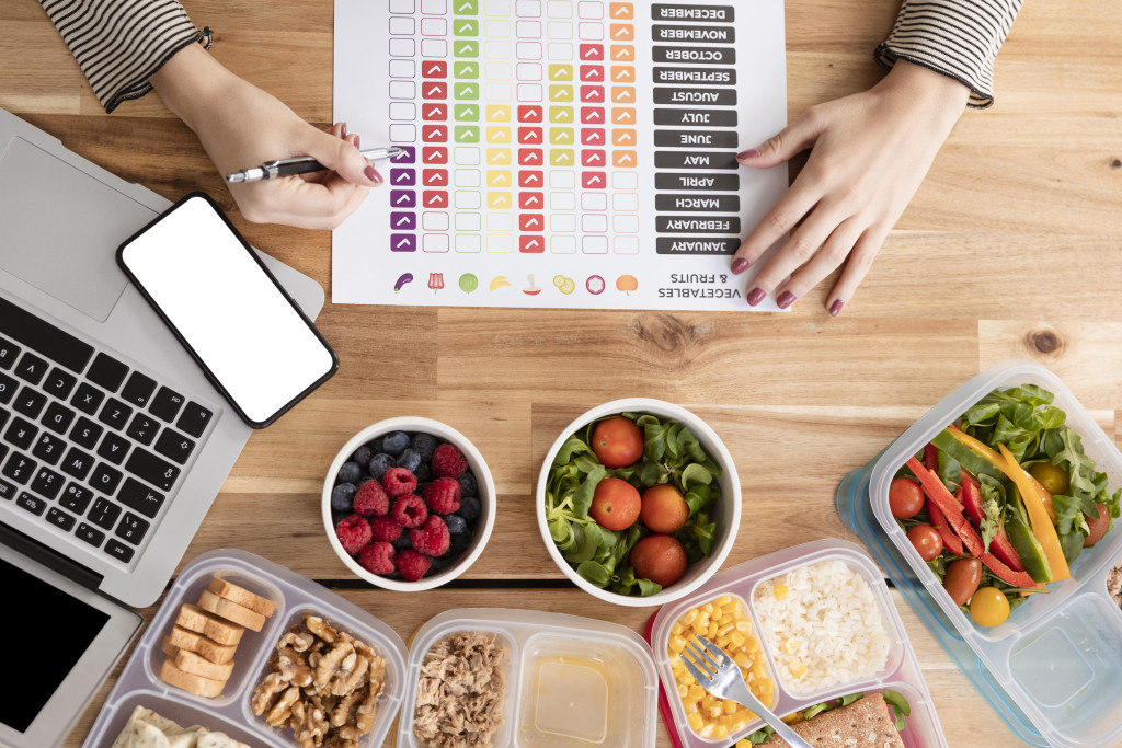 Weekly Dietitian-Approved Meal Plans: Healthy Eating, Simplified 43 flat lay charts organic food lunch boxes